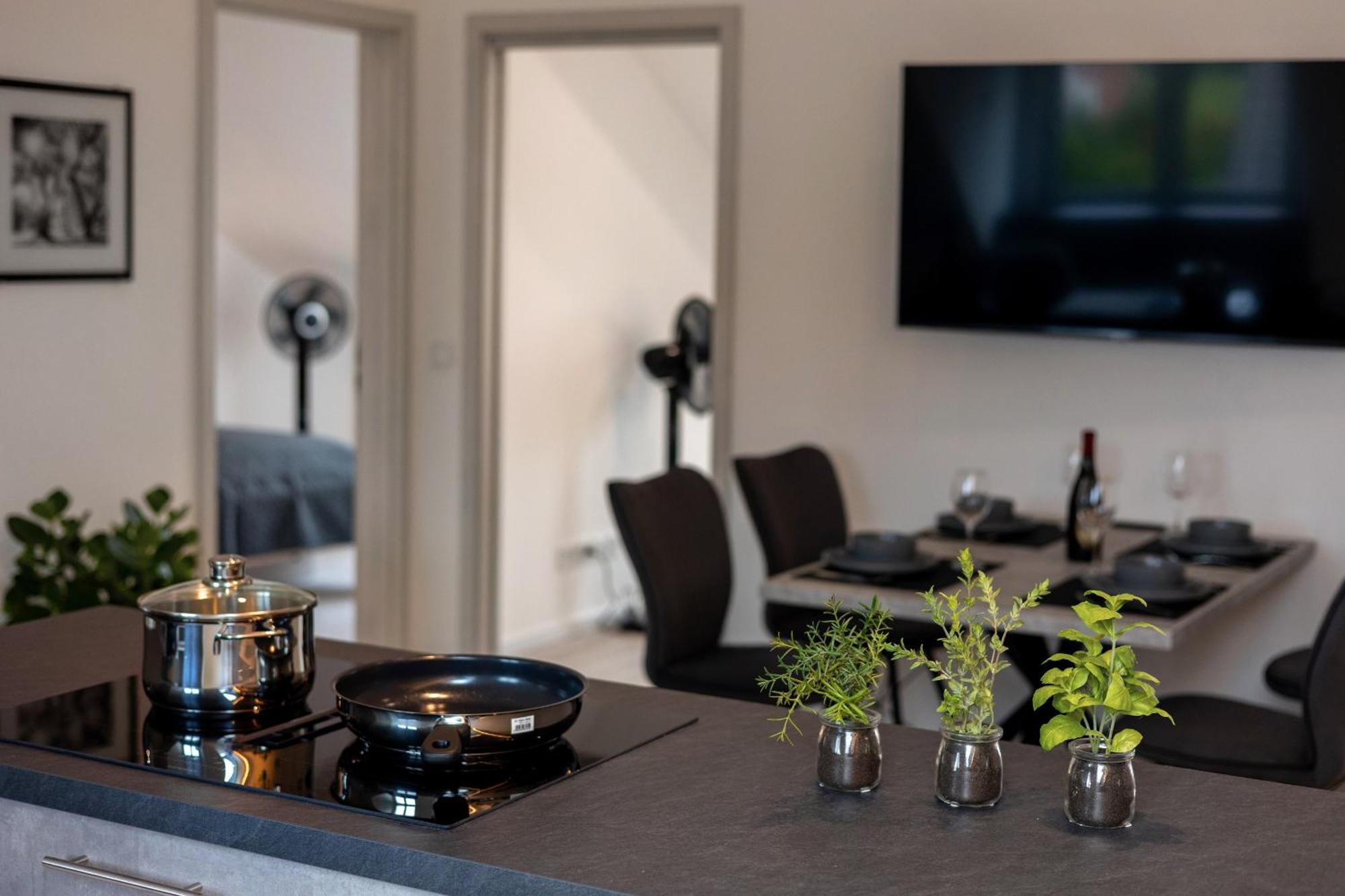 Sweethome - Poing Apartments ภายนอก รูปภาพ