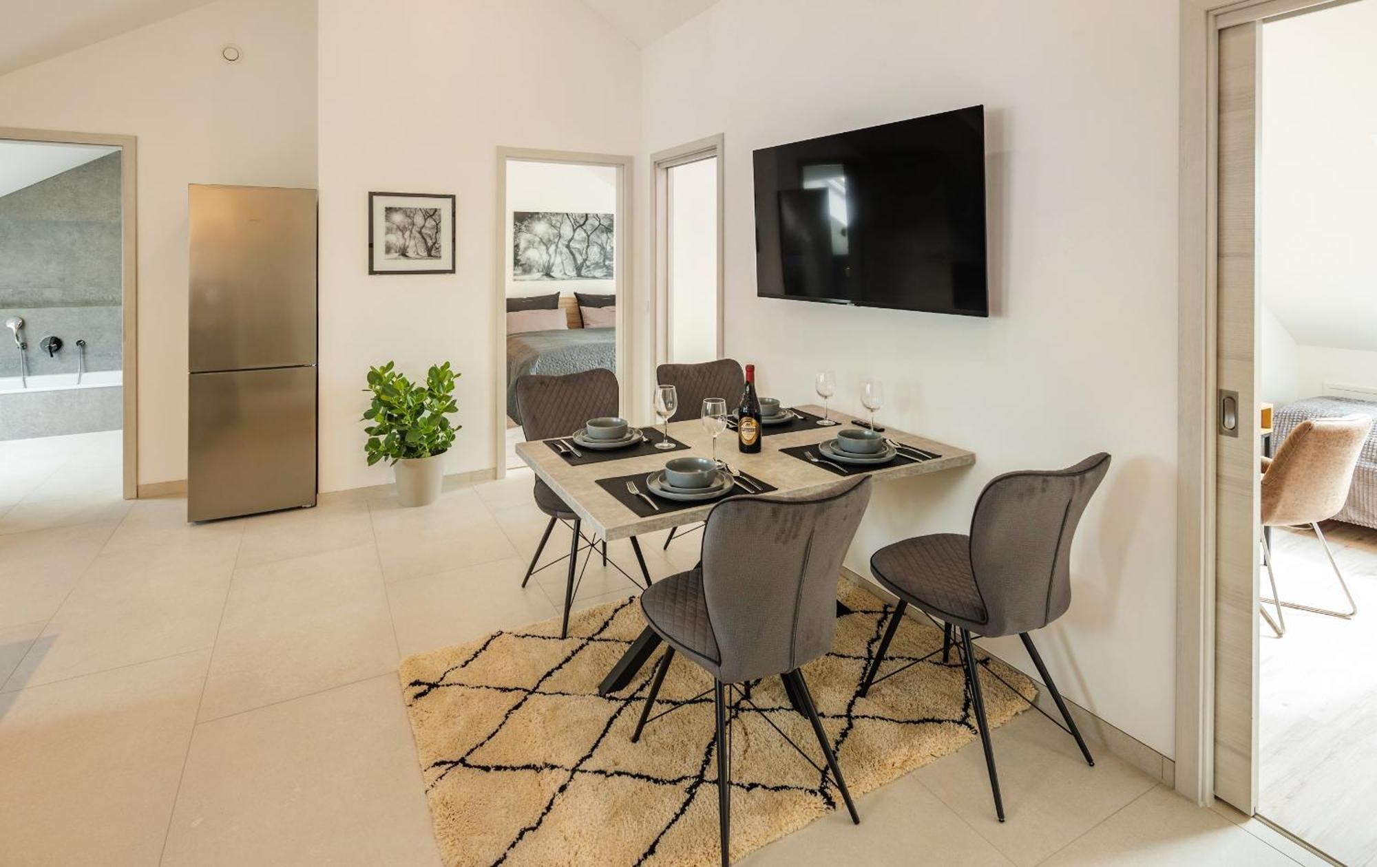 Sweethome - Poing Apartments ภายนอก รูปภาพ