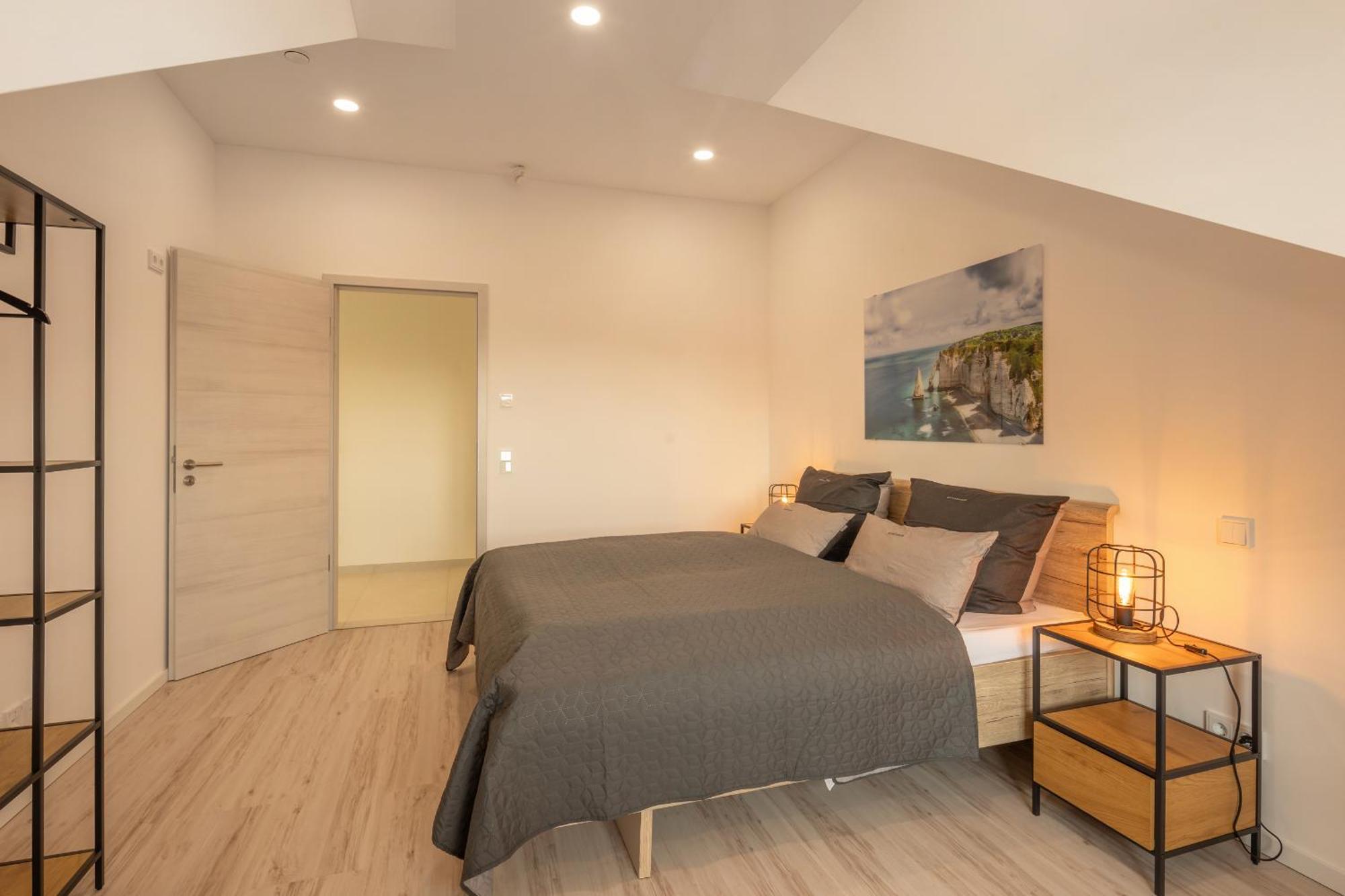 Sweethome - Poing Apartments ภายนอก รูปภาพ